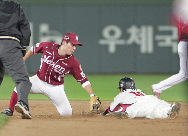 김대우 도루 비디오판독후 세이프 판정